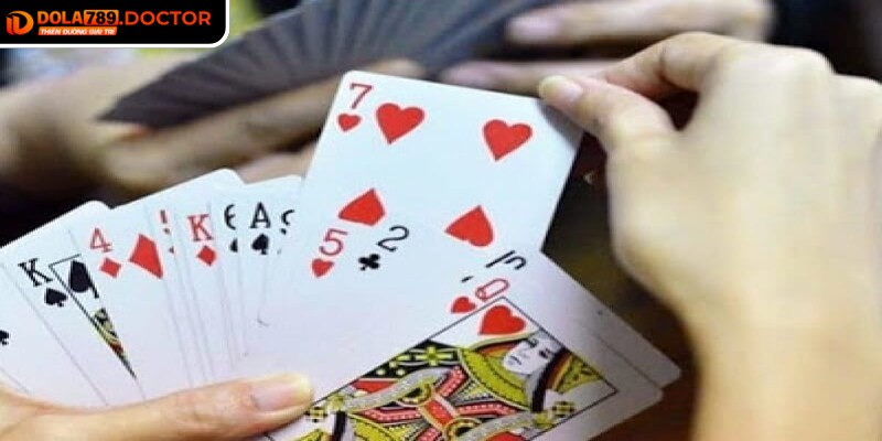 Tiến lên DOLA789 – Chiến thuật tinh vi trong mỗi ván bài 1 Tiến lên DOLA789 kết hợp yếu tố may rủi cùng chiến lược tinh tế